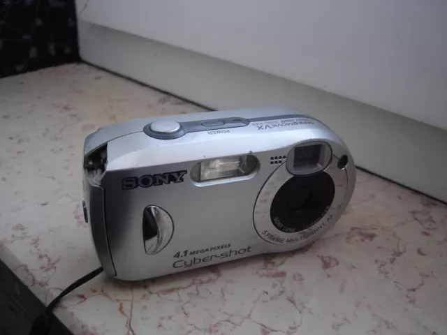 Sony Cybershot 4,1 Mpx Fotocamera Digitale Compatta - Alim. con 2 stilo normali