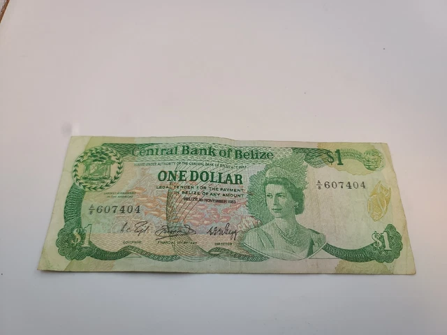 Belize $1 Dollar 1982  Central Bank British Queen 607404 Currency Money