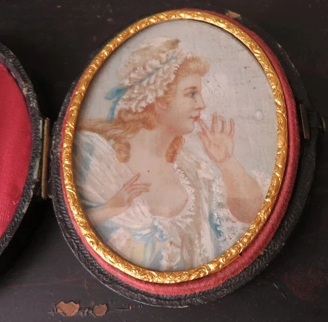 Ancienne Broche Avec Miniature Peinte D'une Scène Galante Signée FL - Occasion