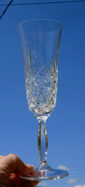 Baccarat - Klein - Flûte à champagne en cristal taillé.  Haut. 20,5 cm