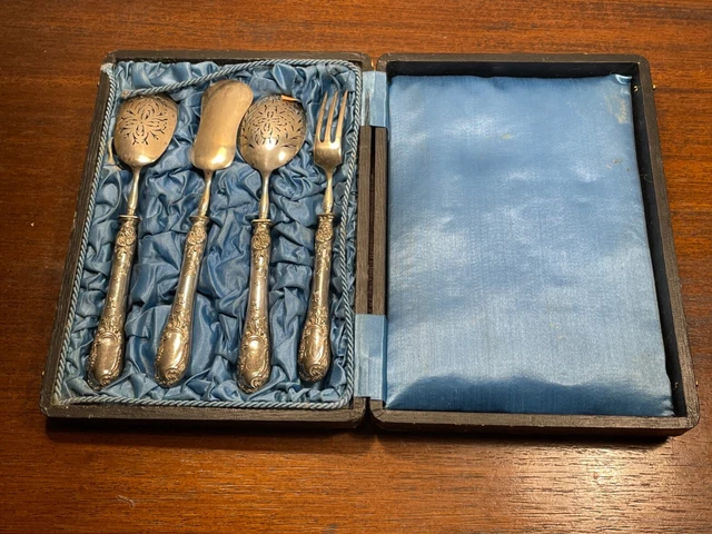 Coffret 4 couverts mignardises argent massif ancien XIXème