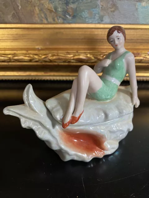 Boite bonbonnière baigneuse en  porcelaine art déco Souvenir de bord de mer 1920