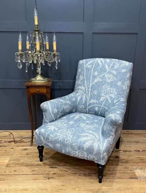 An early 20th Century French Armchair - Fermoie Astrea Linen