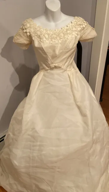 VTG 1950s Wedding Dress Lace Neck Line Ivory Satin Sz S Made in USA