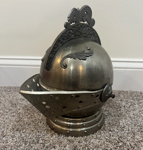 VINTAGE 1960S MEDIEVAL Knight Helmet Decanter Holder 4 Shot Glasses Bar