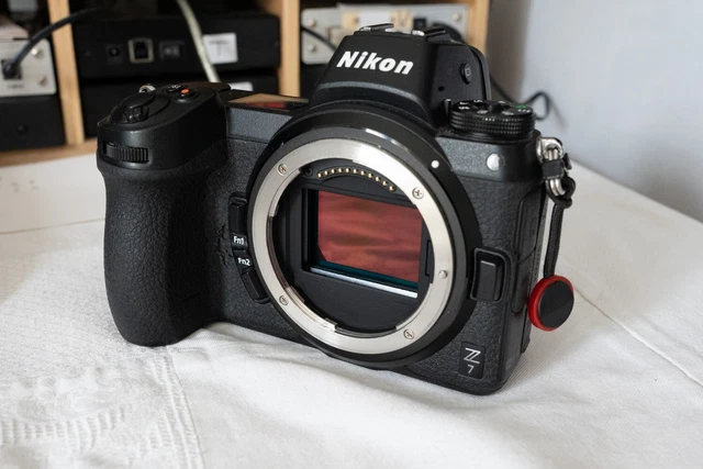 Nikon Z7 Hybride 45,7 Mpix Appareil Photo Numérique - Noir (Boitier nu)