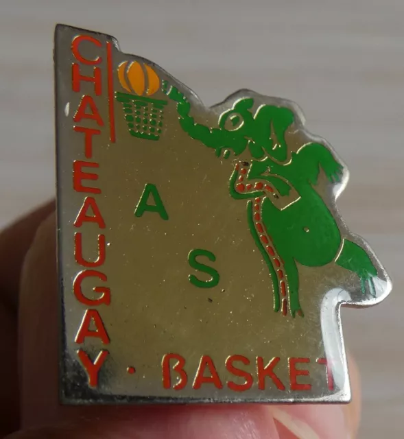 Pin's Sport Basket Club Ville Chateaugay As Basket Elephant