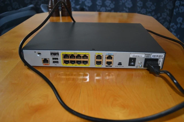 Routeur Cisco Série 1800 Modèle 1801 V07 – Occasion Fonctionnel