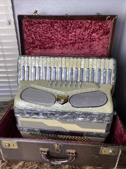 Verona Artiste Made In Italy Vintage Piano Accordion White & Silver Pearl W Case
