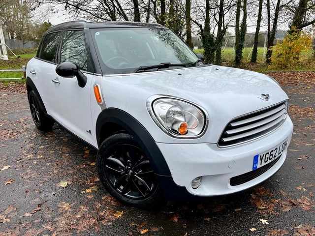 2012/62 MINI COUNTRYMAN COOPER D ALL4 SUV In White