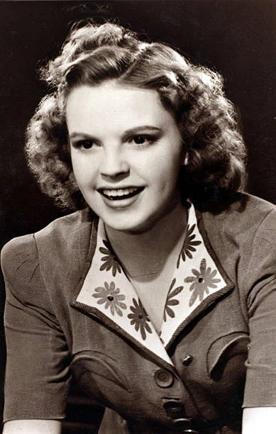 PORTRAIR OF AMERICAN actress and singer Judy Garland in 1930 movie OLD