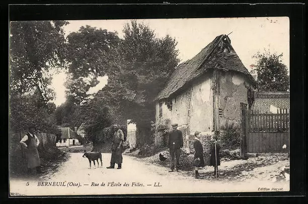 CPA Berneuil, Rue de l'École des Filles 1918