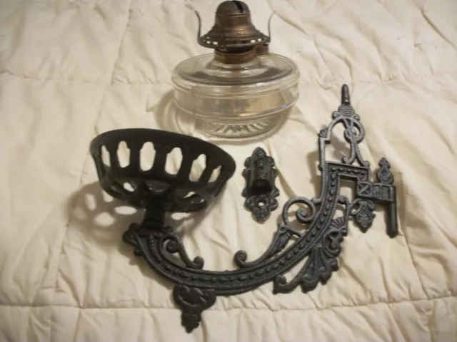 VTG CAST IRON WALL MOUNT SWING-ARM OIL LAMP HOLDER and LAMP plus BRACKET