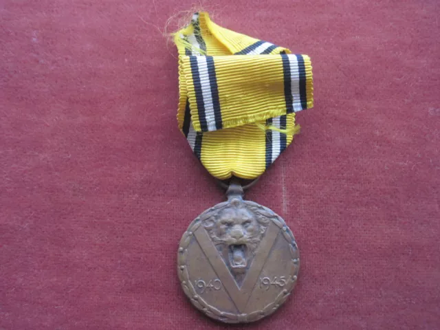 Belgien Orden KVK Medaille 1940-1945 am Band
