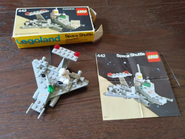 Lego Space Shuttle 442 complete w/ instructions and box Lego Space Shuttle 442 complete w/ instructions and box