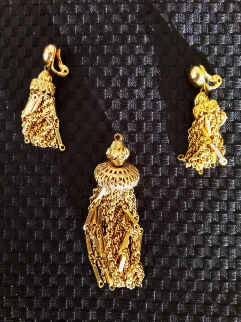 RARE Vintage 1960s MONET “ DAMITA” Gold Tassel and clip on earrings