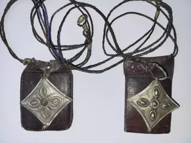altes Tuareg Amulet, zwei ähnliche Teile
