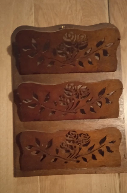 PORTE LETTRES COURRIER papiers mural en bois et cuivre repoussé deco