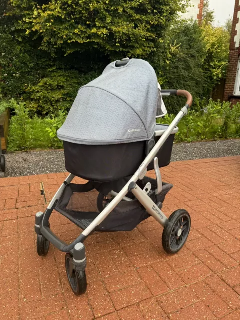 Uppababy Vista V2 Pram and Carrycot
