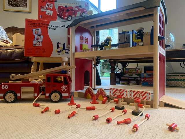 PINTOY WOODEN FIRE Station Fire Engine with Accessories Good