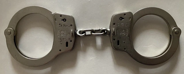 Smith &Wesson Model M-100 Chain Link Police Handcuffs, Nickel