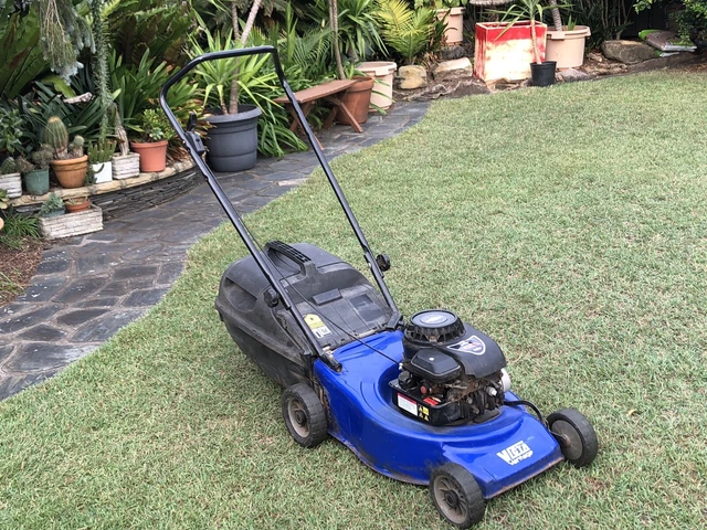 Stroke Vantage Lawn Mower VICTA LAWN MOWER Briggs Stratton Stroke