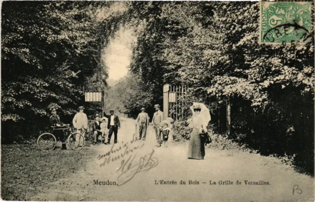 CPA MEUDON - L'Entrée du Bois - La Grille de Versailles (581719)