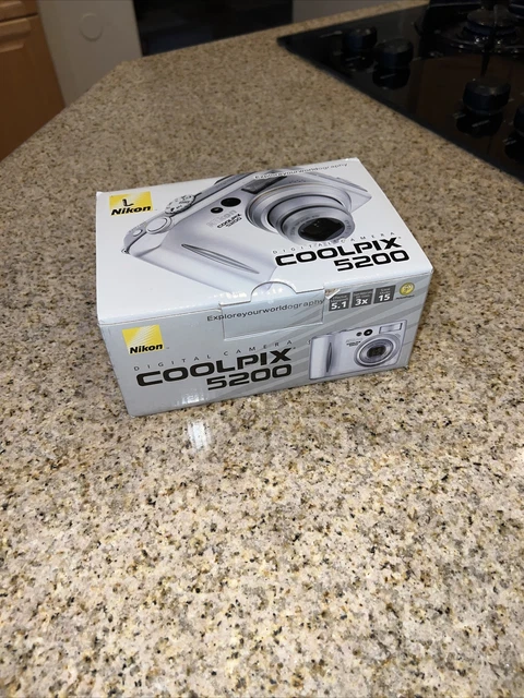 Nikon COOLPIX 5200 5.1MP Digital Camera - Silver with original box and accessori