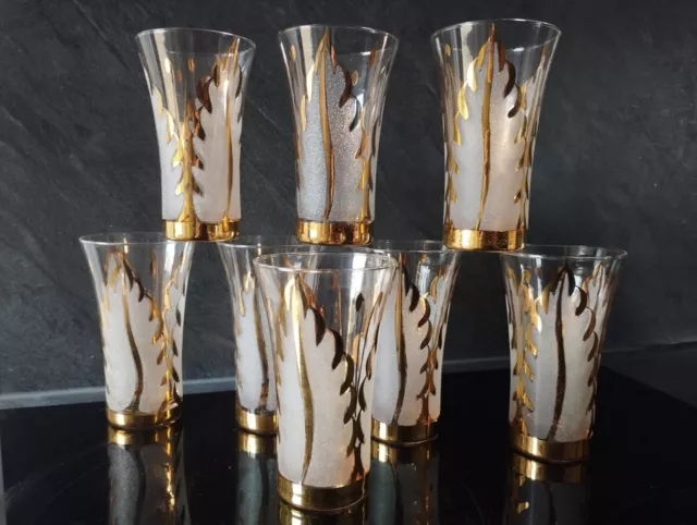 8 verres anciens dorés et granités