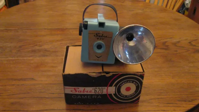 VTG 1950's  SABRE 620 MINT GREEN CAMERA  W/ FLASH ATTACHMENT, BOX & INSTRUCTIONS