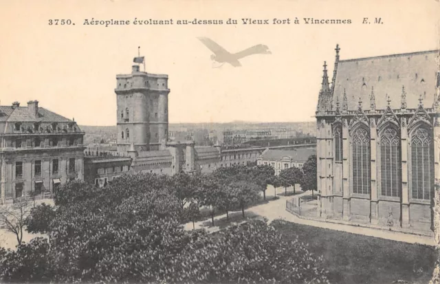 Cpa 94 Aeroplane  Evoluant Au Dessus Du Vieux Fort A Vincennes