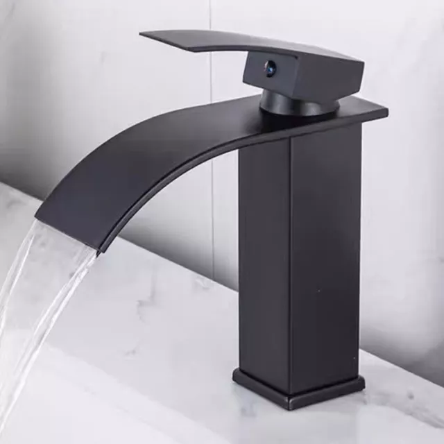Elegante rubinetto bagno cascata nero montato sul ponte rubinetto miscelatore caldo e freddo