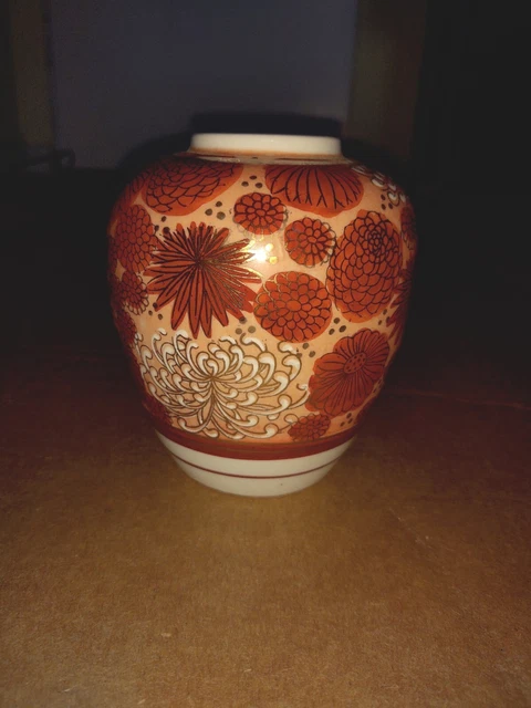 Vtg Japanese Fujita Kutani Mums Vase, Made in Japan, Hand Painted Gold Accents