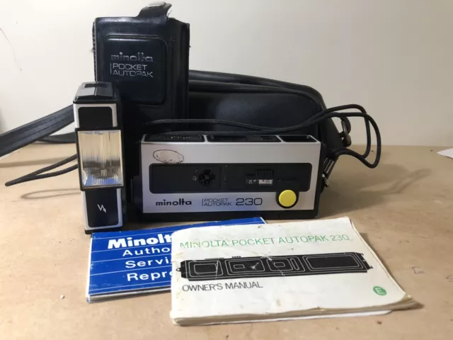 Minolta Pocket Autopak 230 Film Camera + Pocket Flash 25 + Bag + Manual