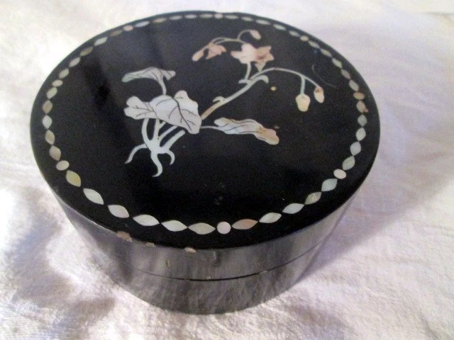 Boîte à Bijoux Ancienne Style Japonisant Laqué Avec Dentelle - Objet De Décoration Vintage