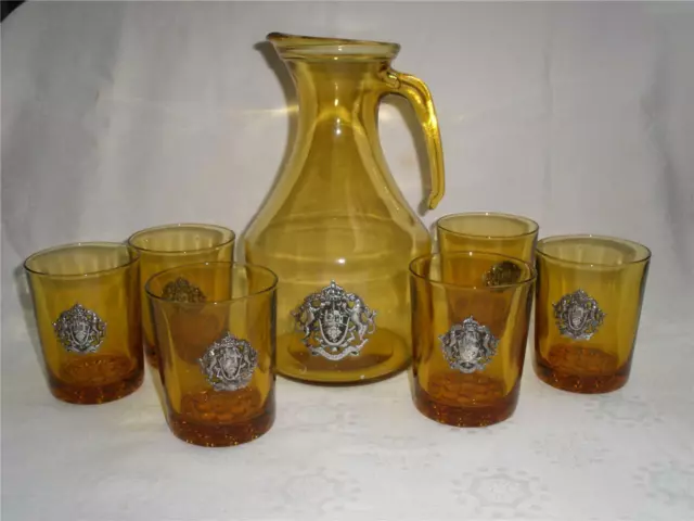 RETRO VINTAGE AMBER GLASS WATER PITCHER AND 6 GLASSES METAL SHIELD DESIGN 1960s