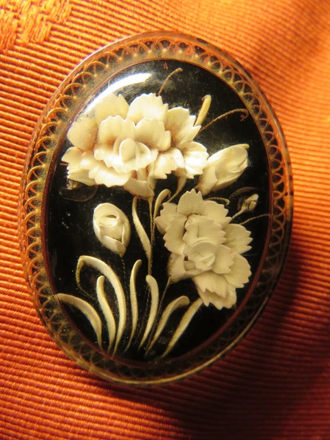 Broche cabochon de Lucte opalescente Flgrane Doré Art Déco France
