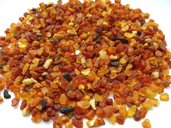 NATURAL RAW BALTIC AMBER SMALL PIECES ( 2 - 7 mm ) 100gr