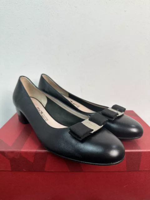 Ladies Salvatore Ferragamo Vara Bow Pumps 10 C Black Patent Heels Shoes Italy