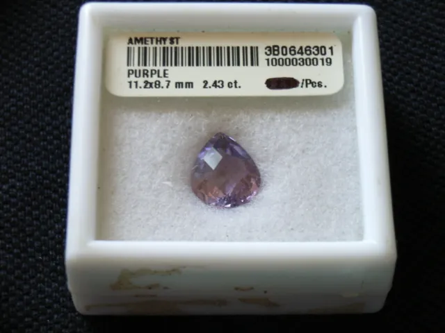 purple Amethyst pear facet 11,2 x 8,7 mm in Box 2,43 ct