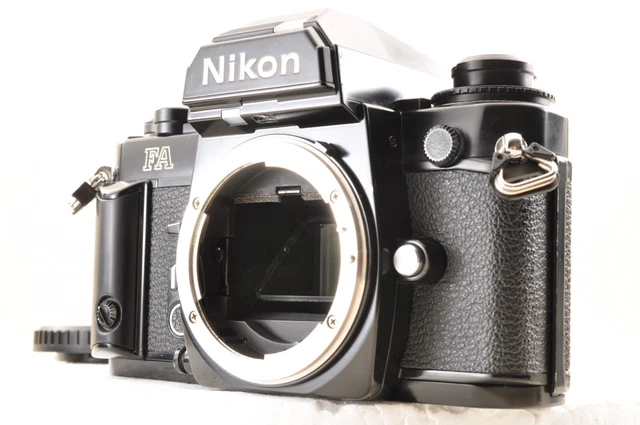 Exc+5] Appareil photo reflex argentique Nikon FE argent 35
