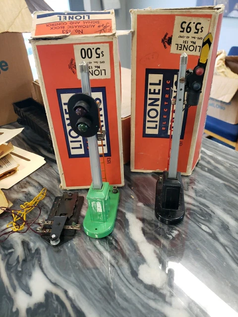 lot of 2Lionel Train Automatic Block Signal & Control No. 153, and No.151 w/BOX