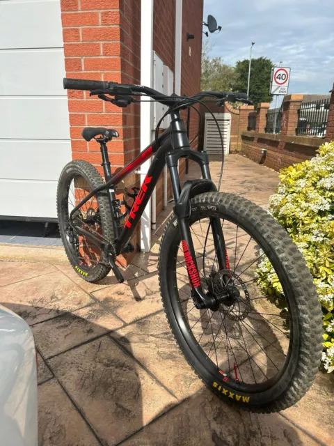 TREK ROSCOE 7 Mountain Bike Black Red Hardtail 17.5 Inch Frame 550.00 PicClick UK