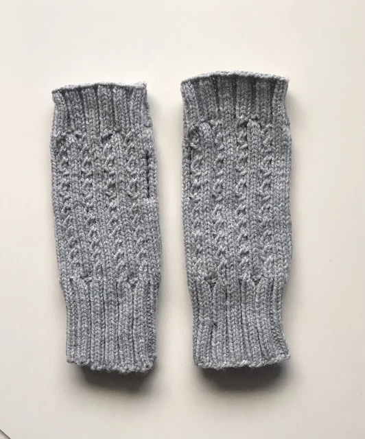 Handgestrickte Stulpen, Handschuhe, Handarbeit, Zopfmuster