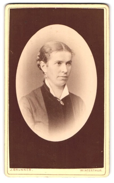 Fotografie J. Brunner, Winterthur, Niedergasse, Brustportrait junge Dame in mod