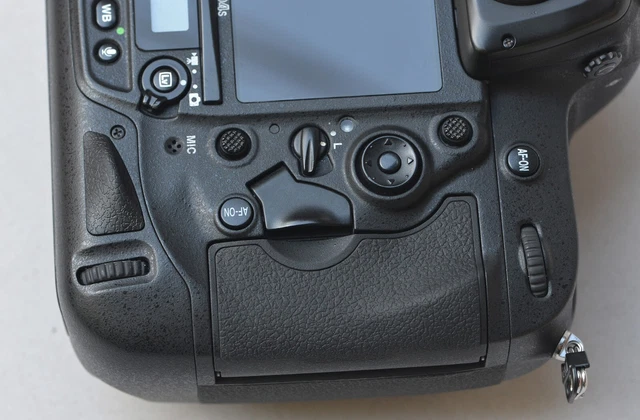 Nikon D4S 16.2 MP Digital SLR Camera - shutter count : 7851
