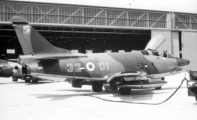 32 Sto, Italian AF, Fiat G-91Y, MM6472 '32-01', Jun 1991 - B&W Neg_6228