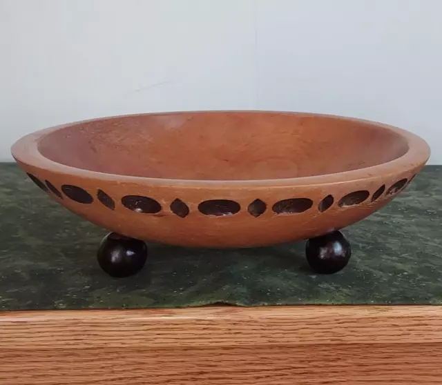 Munising Shallow Wooden Bowl Footed 3 Feet Toes Carved Decorative Border 11-1/2"