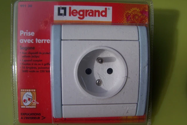 sagane 1 prises de courant avec terre complete bleu glacier legrand