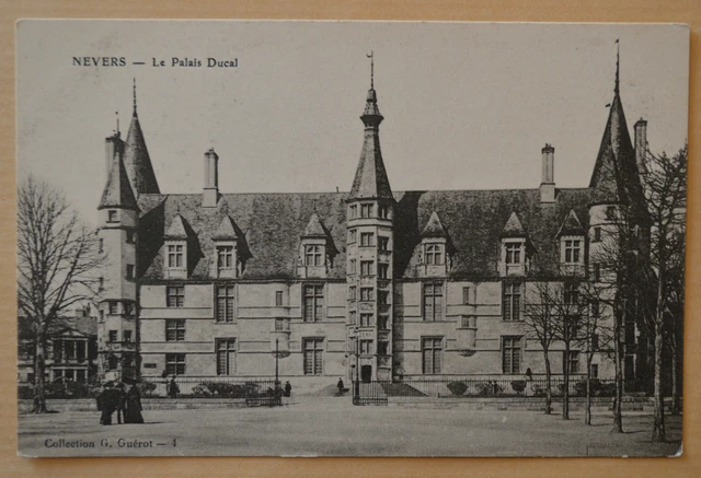 CPA " NEVERS - Le Palais Ducal
